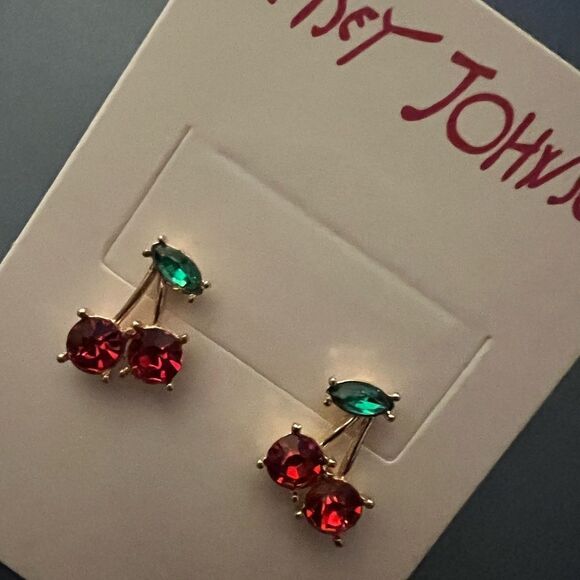 🍒 Betsey Johnson stunning & sweet cherry earrings 🍒 - Picture 1 of 7